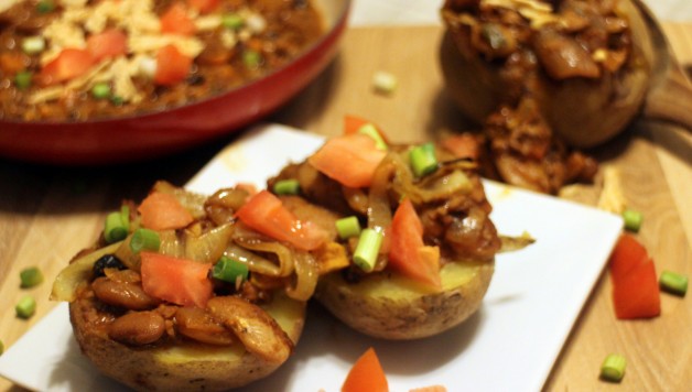 Potatoes stuffed with vegan chili